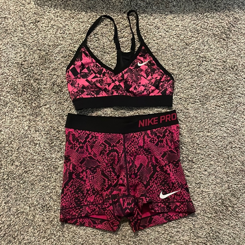 Nike S pro spandex and XS sports bra matching set with pink and black pattern